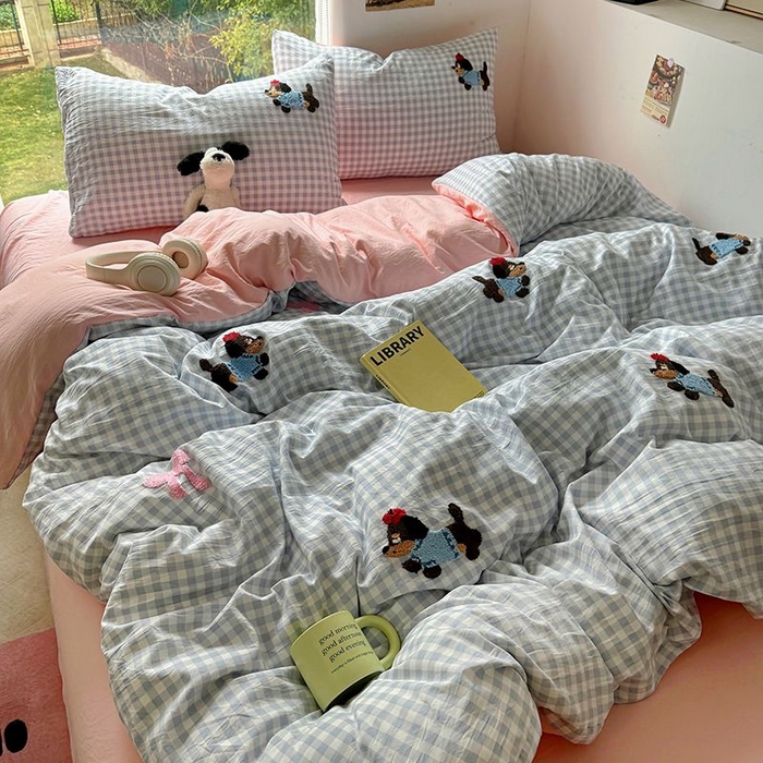 91家纺网 家纺一手货源 找家纺 耀达家居 2025新款A类水洗棉毛巾绣四件套 蓝格腊肠狗