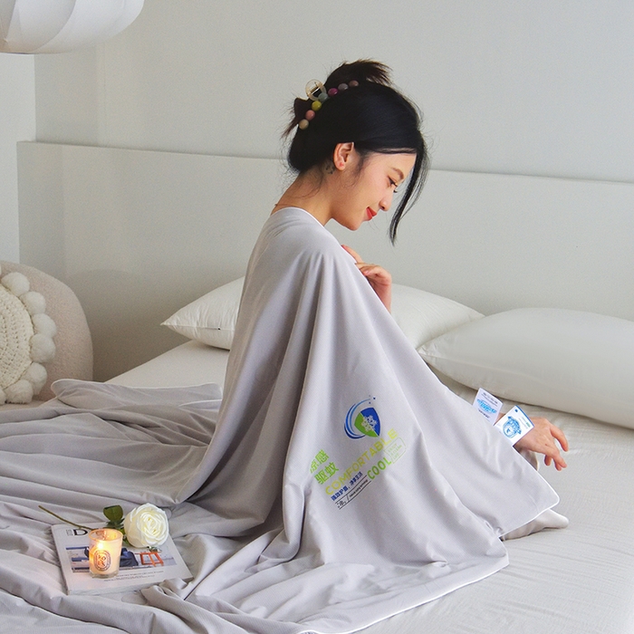 91家纺网 家纺一手货源 找家纺 梦恬佳 2025新款凉感驱蚊夏凉被 月光灰