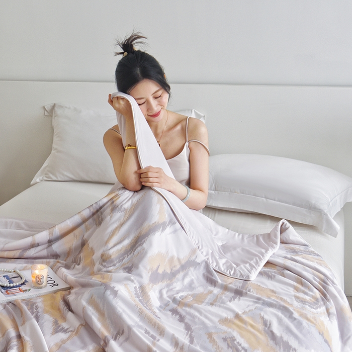 91家纺网 家纺一手货源 找家纺 梦恬佳 2025新款印花凉感丝夏凉被 佩兹利