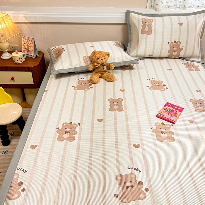 91家纺网 家纺一手货源 找家纺 慕尚家纺 2025新款数码印花床席床笠款冰藤席 床席款-小熊物语