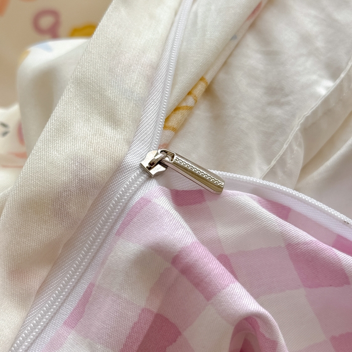 91家纺网 家纺一手货源 找家纺 红粉佳人家纺 2025新款12868纯棉系列全棉四件套 奶乎狗狗