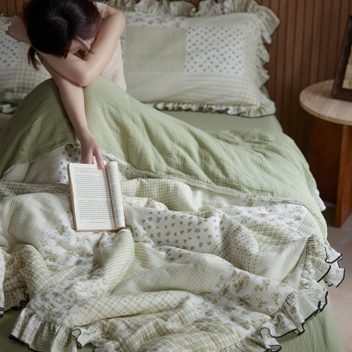 91家纺网 家纺一手货源 找家纺 安莱生活 2025新款全棉精梳棉双层纱绉纱数码印花夏凉被 百家布-绿  夏被