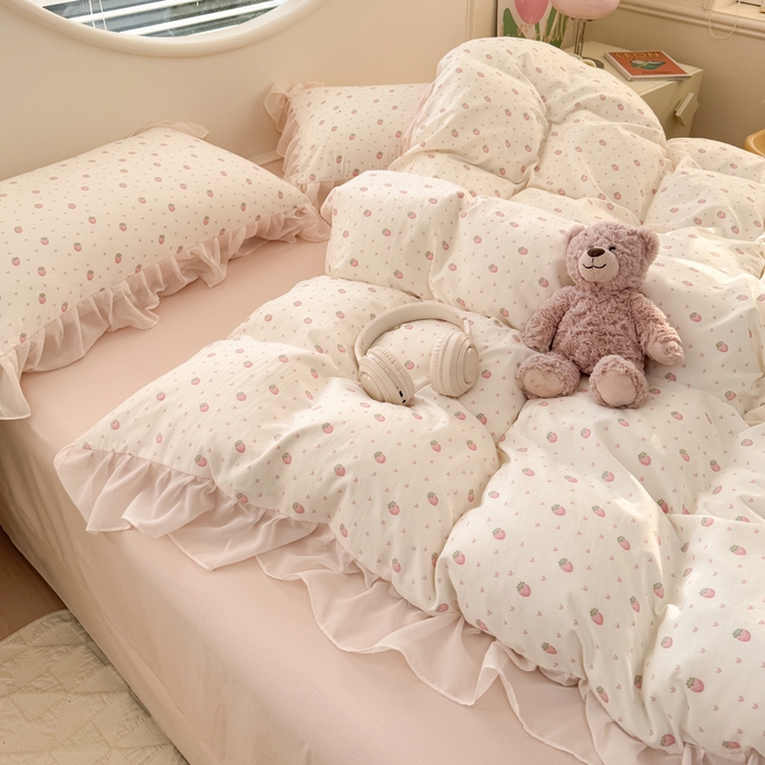 91家纺网 家纺一手货源 找家纺 苏拉家居 2025新款雪纺花边云感提花针织双层纱四件套 吃草莓啦