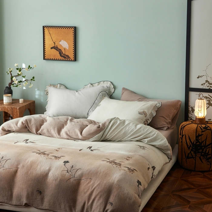 91家纺网 家纺一手货源 找家纺 安莱生活 2025新款全棉精梳棉双层纱绉纱数码印花四件套 烟雨江南-咖