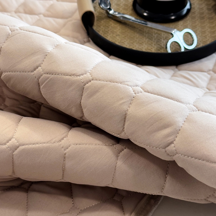 91家纺网 家纺一手货源 找家纺 叠派家纺 2025新款5A抗菌A类夹棉床笠经典款防水款系列 奶昔驼-小格子防水款