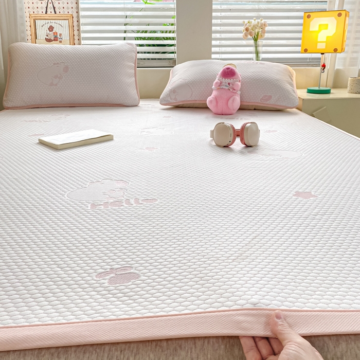 91家纺网 家纺一手货源 找家纺 春寻家纺 2025新款冰豆豆冰丝凉席-卡皮巴拉系列 床单款-卡皮巴拉-粉