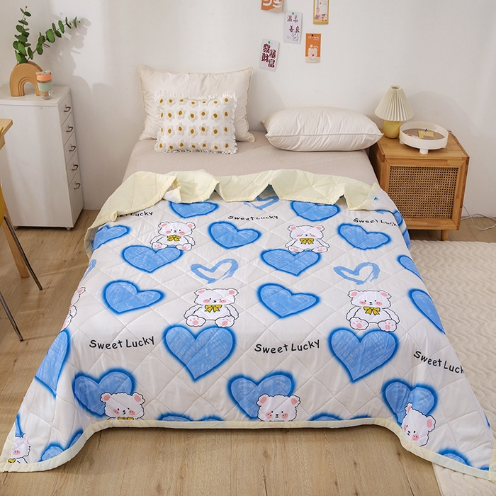 91家纺网 家纺一手货源 找家纺 富艺隆 2025新款超声波亲肤绒夏被夏凉被直播爆款超声波夏被空调被 爱心熊