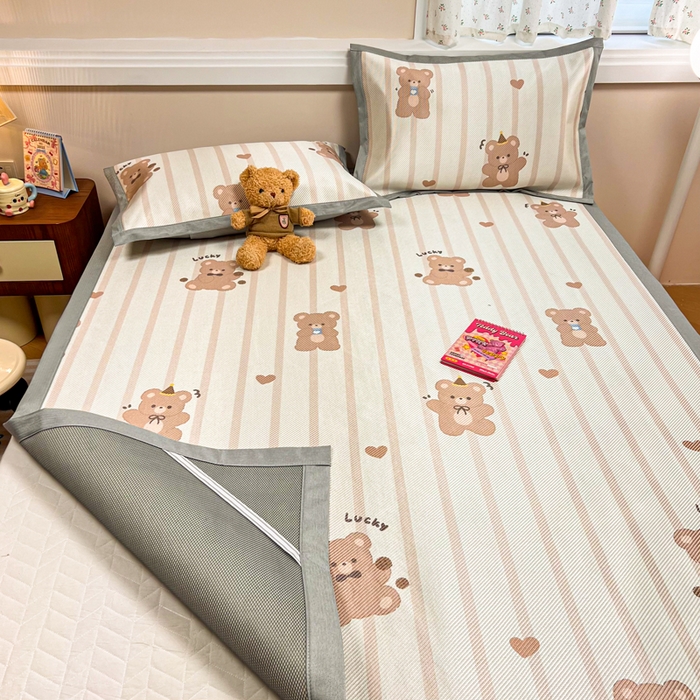 91家纺网 家纺一手货源 找家纺 慕尚家纺 2025新款数码印花床席床笠款冰藤席 床席款-小熊物语