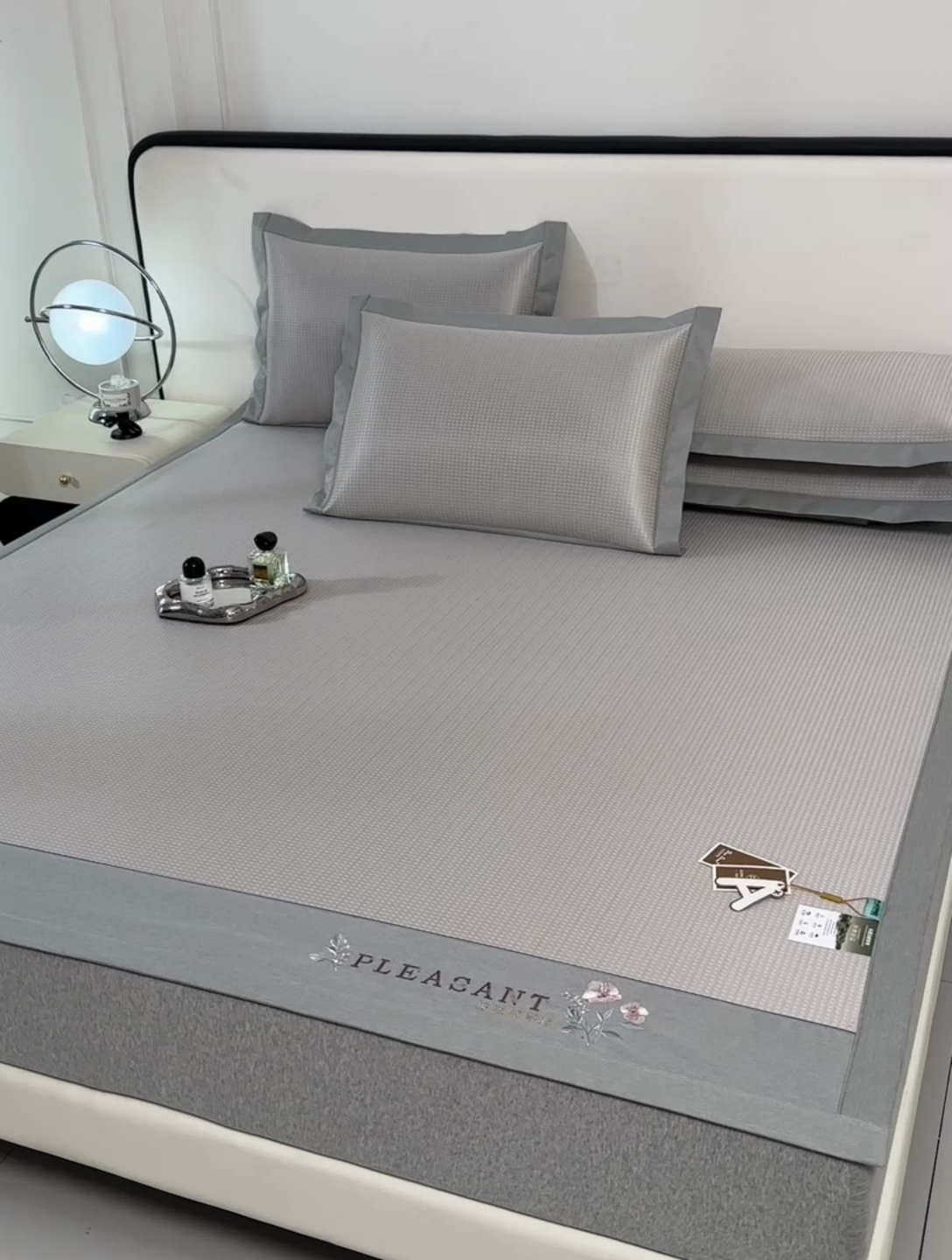 91家纺网 家纺一手货源 找家纺 小牛席业 2025新款华夫格-鲜花清凉冰丝席凉席席子系列 香槟