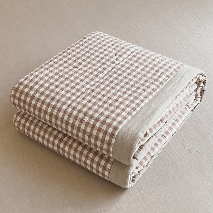 91家纺网 家纺一手货源 找家纺 宝士康家纺 2025新款10A抗菌无印风夏被 被子被芯 咖小格