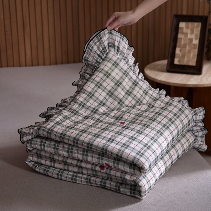 91家纺网 家纺一手货源 找家纺 安莱生活 2025新款全棉精梳棉双层纱绉纱数码印花夏凉被 海派甜心-灰  夏被