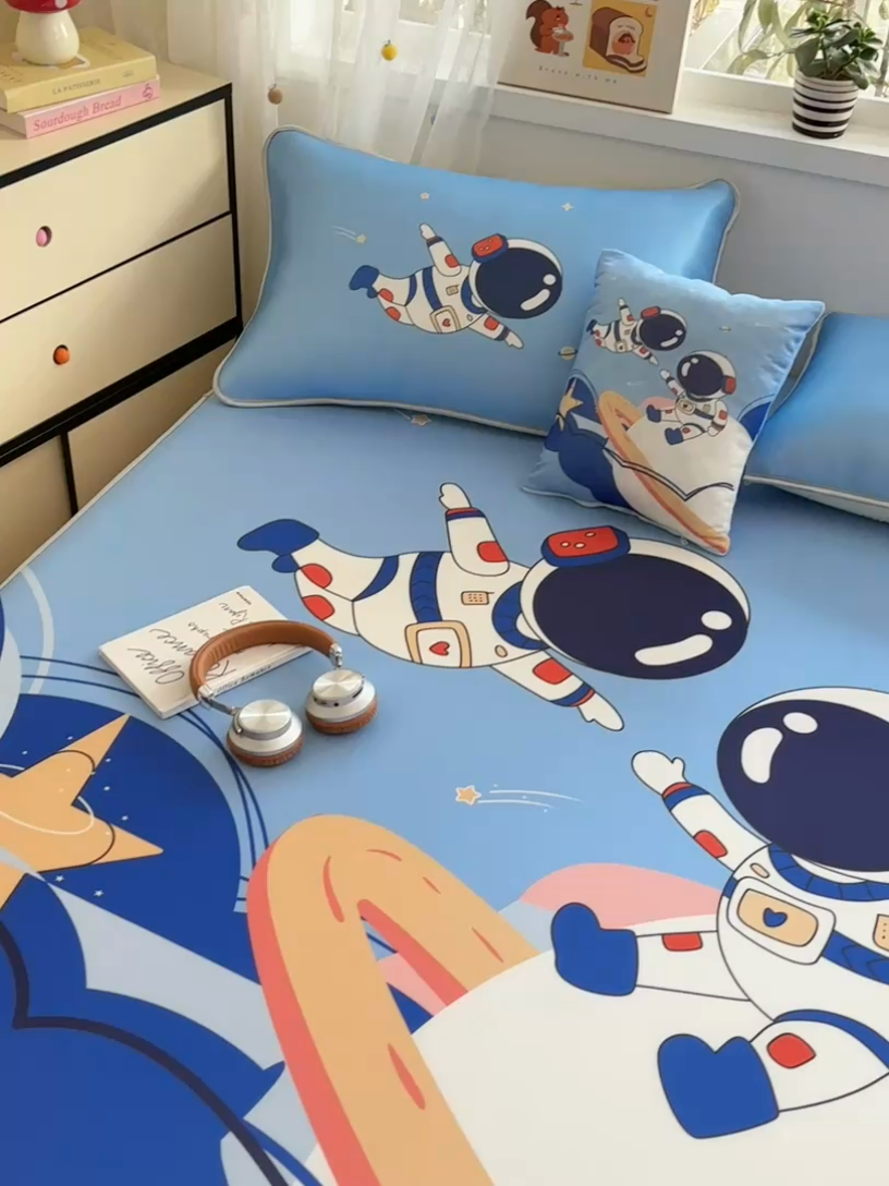 91家纺网 家纺一手货源 找家纺 ds生活馆 2026新款大版卡通牛奶丝凉席遨游太空