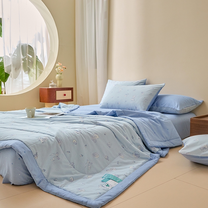 91家纺网 家纺一手货源 找家纺 宝士康家纺 2025新款10A抗菌全棉夏被四件套（床笠款） 布偶小熊