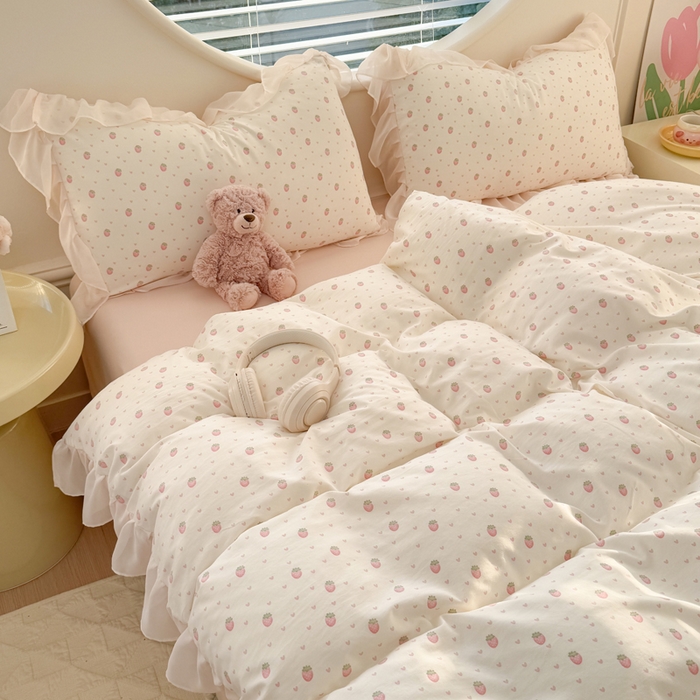 91家纺网 家纺一手货源 找家纺 苏拉家居 2025新款雪纺花边云感提花针织双层纱四件套 吃草莓啦