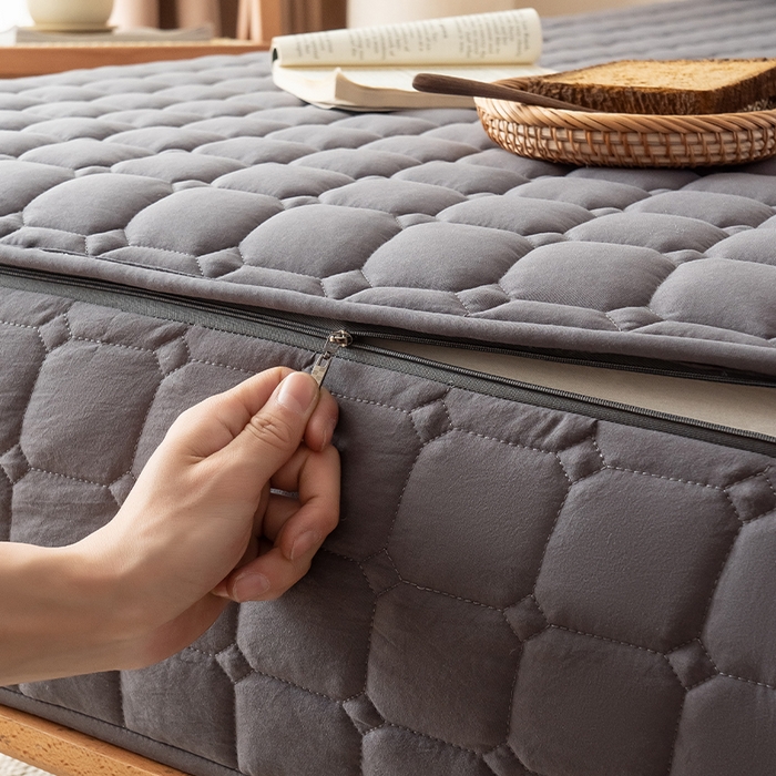 91家纺网 家纺一手货源 找家纺 叠派家纺 2025新款5A抗菌A类夹棉床笠经典款防水款系列 五面夹棉-经典格星空灰