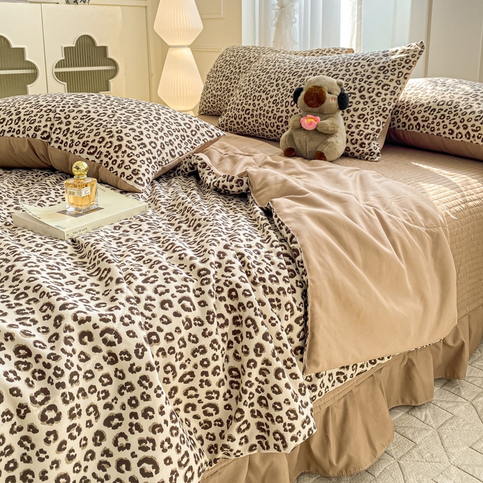 91家纺网 家纺一手货源 找家纺 2025新款针织双层纱夏被床盖四件套单夏被单床盖单品 豹纹风尚