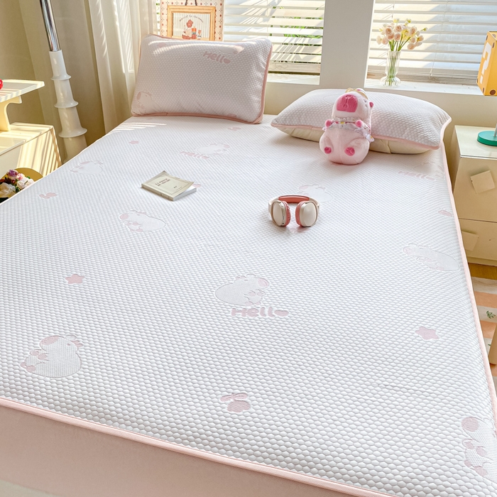 91家纺网 家纺一手货源 找家纺 春寻家纺 2025新款冰豆豆冰丝凉席-卡皮巴拉系列 床笠款-卡皮巴拉-粉