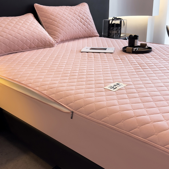 91家纺网 家纺一手货源 找家纺 叠派家纺 2025新款5A抗菌A类夹棉床笠经典款防水款系列 山茶粉-小格子经典款