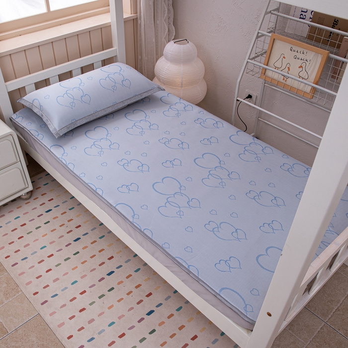 91家纺网 家纺一手货源 找家纺 凌云家纺  2025新款提花凉感冰丝席床笠款三明治凉席三件套 心海-蓝