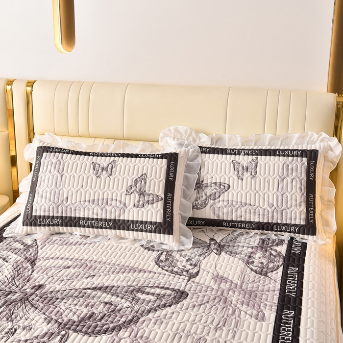 91家纺网 家纺一手货源 找家纺 炫拼家纺 2025新款凉感丝印花床裙款乳胶凉席三件套 梦幻蝶