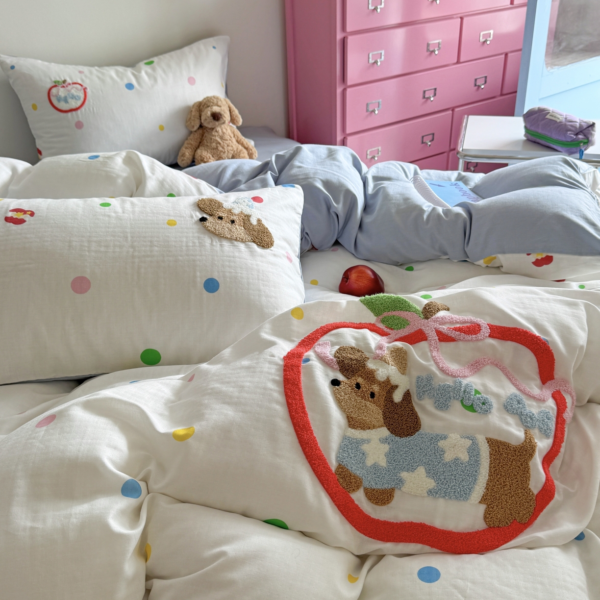 91家纺网 家纺一手货源 找家纺 柚子 2025春夏新款全棉纯棉双层纱毛巾绣四件套 苹果狗