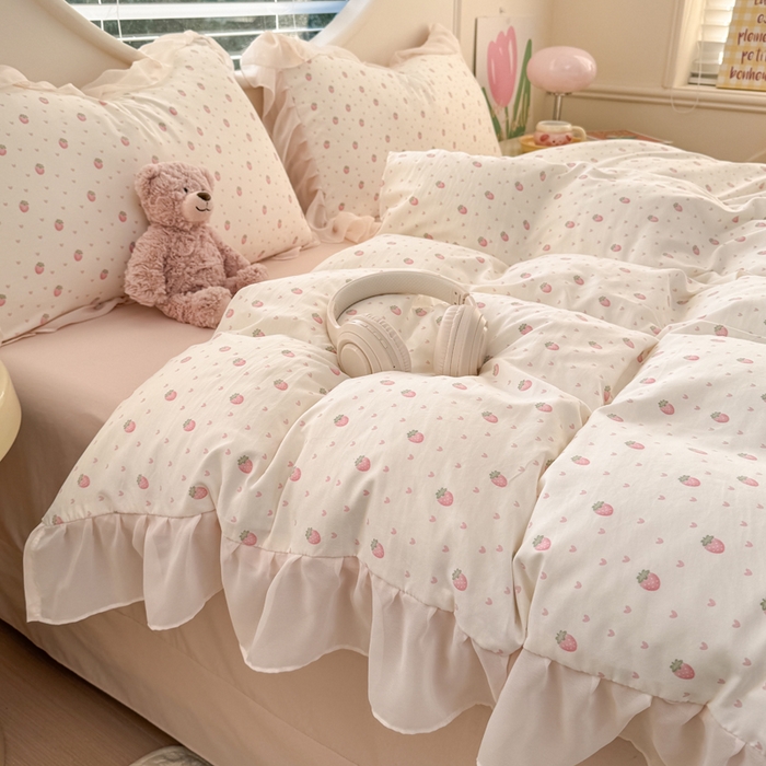 91家纺网 家纺一手货源 找家纺 苏拉家居 2025新款雪纺花边云感提花针织双层纱四件套 吃草莓啦