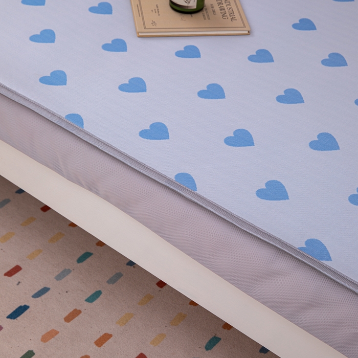 91家纺网 家纺一手货源 找家纺 凌云家纺  2025新款提花凉感冰丝席床笠款三明治凉席三件套 甜心-蓝