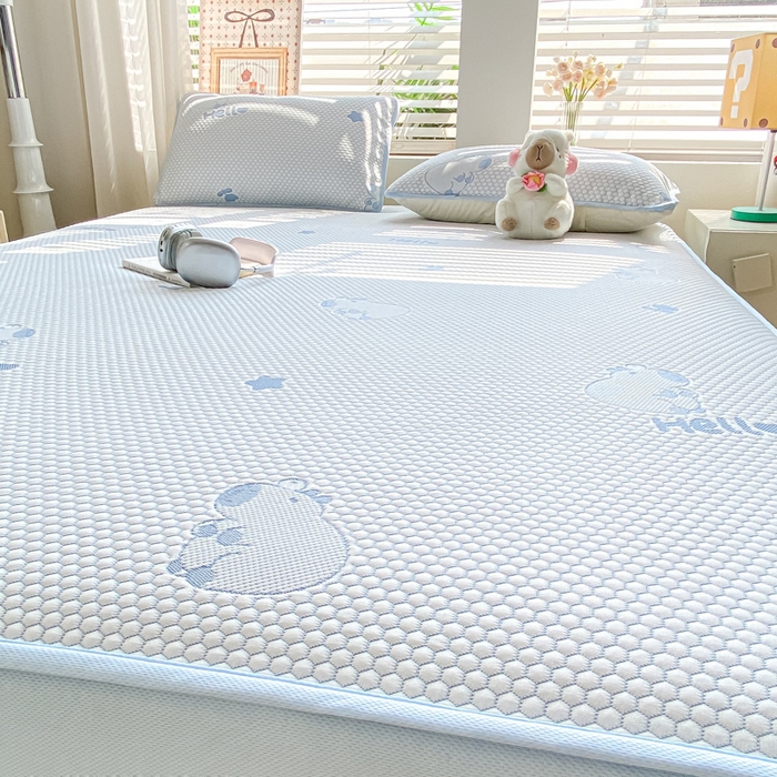 91家纺网 家纺一手货源 找家纺 （总）春寻家纺 2025新款直播爆款卡皮巴拉系列凉豆豆冰丝凉席三件套床单款床笠款可水洗机洗夏季凉感冰豆豆空调席软席子