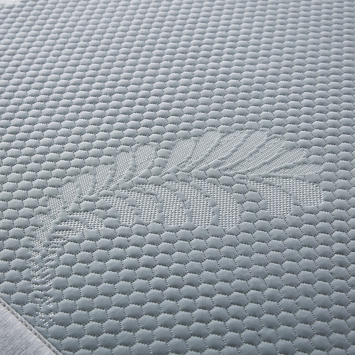 91家纺网 家纺一手货源 找家纺 尚品凤凰 2025新款小清新凉感超柔冰豆席凉席平铺款床笠款 飘羽-灰