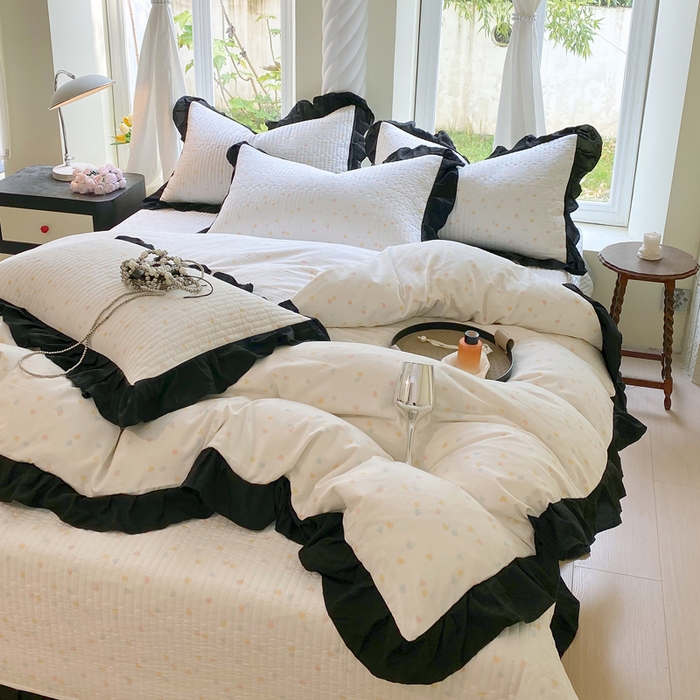 91家纺网 家纺一手货源 找家纺 慕希 2025新款水洗棉花边夹棉床盖款四件套 赫本-爱心白