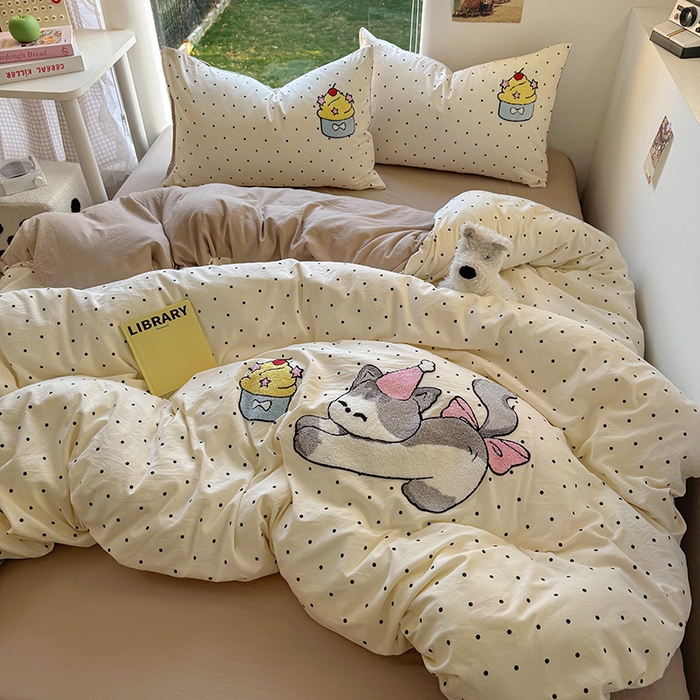 91家纺网 家纺一手货源 找家纺 耀达家居 2025新款A类水洗棉毛巾绣四件套 啵啵奶油猫