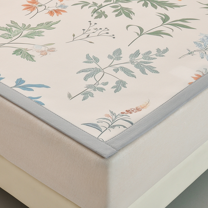 91家纺网 家纺一手货源 找家纺 简一 2025新款A类碳光印花数码冰丝凉席系列-床单款 花间细雨