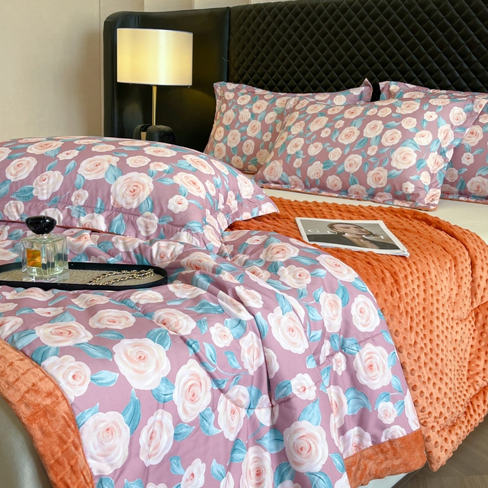 91家纺网 家纺一手货源 找家纺 宝士康家纺 2025新款10A抗菌双层纱豆豆绒夏被 夏日玫瑰