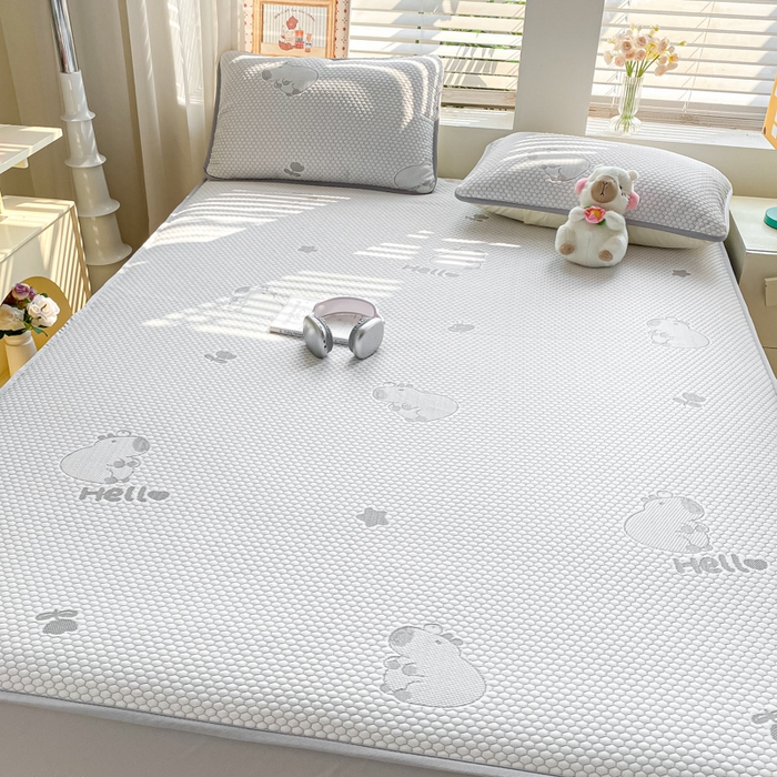 91家纺网 家纺一手货源 找家纺 春寻家纺 2025新款冰豆豆冰丝凉席-卡皮巴拉系列 床笠款-卡皮巴拉-灰