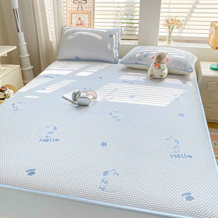 91家纺网 家纺一手货源 找家纺 春寻家纺 2025新款冰豆豆冰丝凉席-卡皮巴拉系列 床笠款-卡皮巴拉-蓝