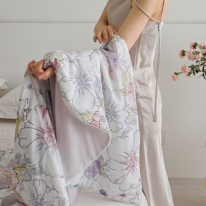 91家纺网 家纺一手货源 找家纺 梦恬佳 2025新款印花凉感丝夏凉被 风吟