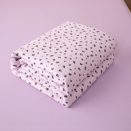 91家纺网 家纺一手货源 找家纺 奥虎家纺 2025新款针织棉双层纱夏被四件套 紫纱绮梦