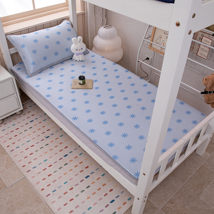 91家纺网 家纺一手货源 找家纺 凌云家纺  2025新款提花凉感冰丝席床笠款三明治凉席三件套 雪漾-蓝