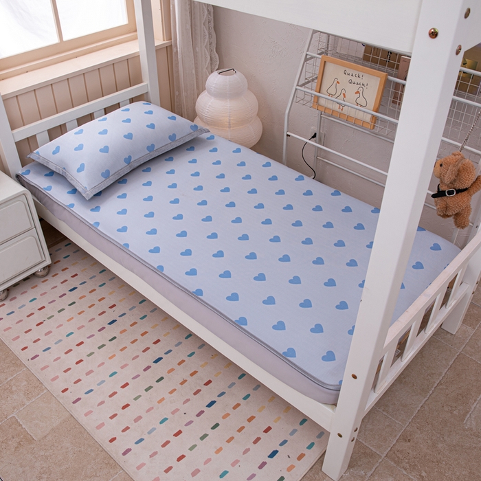 91家纺网 家纺一手货源 找家纺 凌云家纺  2025新款提花凉感冰丝席床笠款三明治凉席三件套 甜心-蓝