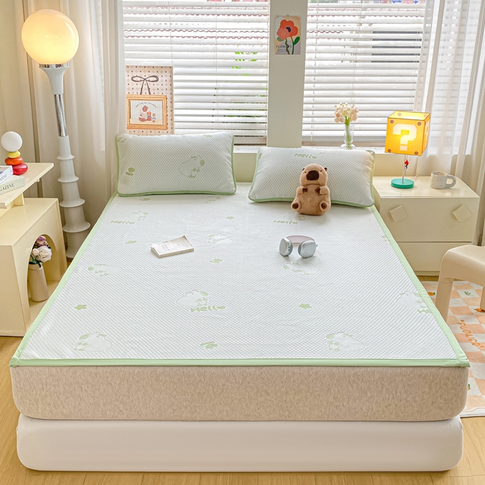 91家纺网 家纺一手货源 找家纺 春寻家纺 2025新款冰豆豆冰丝凉席-卡皮巴拉系列 床单款-卡皮巴拉-绿