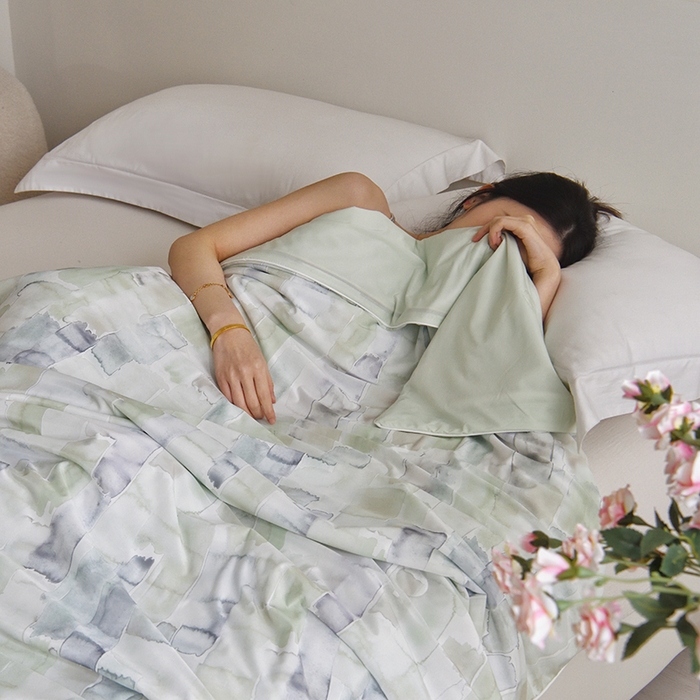 91家纺网 家纺一手货源 找家纺 梦恬佳 2025新款印花凉感丝夏凉被 花未眠