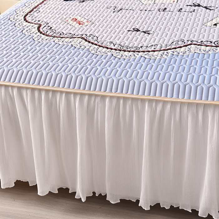 91家纺网 家纺一手货源 找家纺 炫拼家纺 2025新款凉感丝印花床裙款乳胶凉席三件套 雅典娜