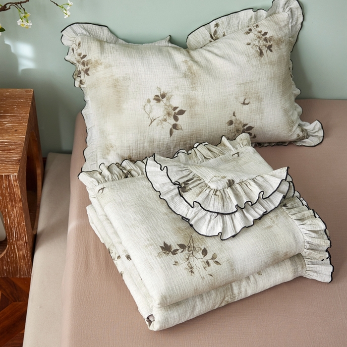 91家纺网 家纺一手货源 找家纺 安莱生活 2025新款全棉精梳棉双层纱绉纱数码印花夏凉被 云屿间-绿  夏被