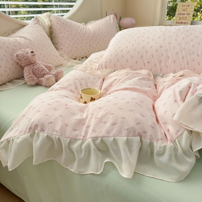 91家纺网 家纺一手货源 找家纺 苏拉家居 2025新款雪纺花边云感提花针织双层纱四件套 粉黛