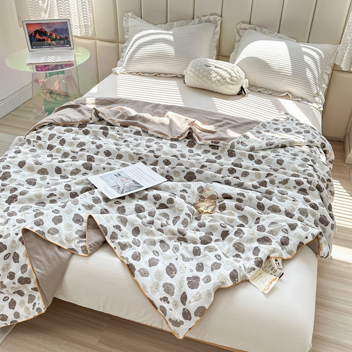 91家纺网 家纺一手货源 找家纺 富艺隆 2025新款A类水洗棉双层纱夏被水洗棉麻空调被直播爆款大豆夏被 萌萌狗