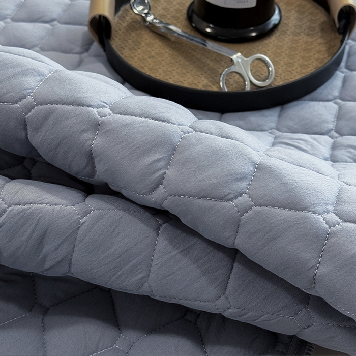 91家纺网 家纺一手货源 找家纺 叠派家纺 2025新款5A抗菌A类夹棉床笠经典款防水款系列 月光灰-小格子经典款