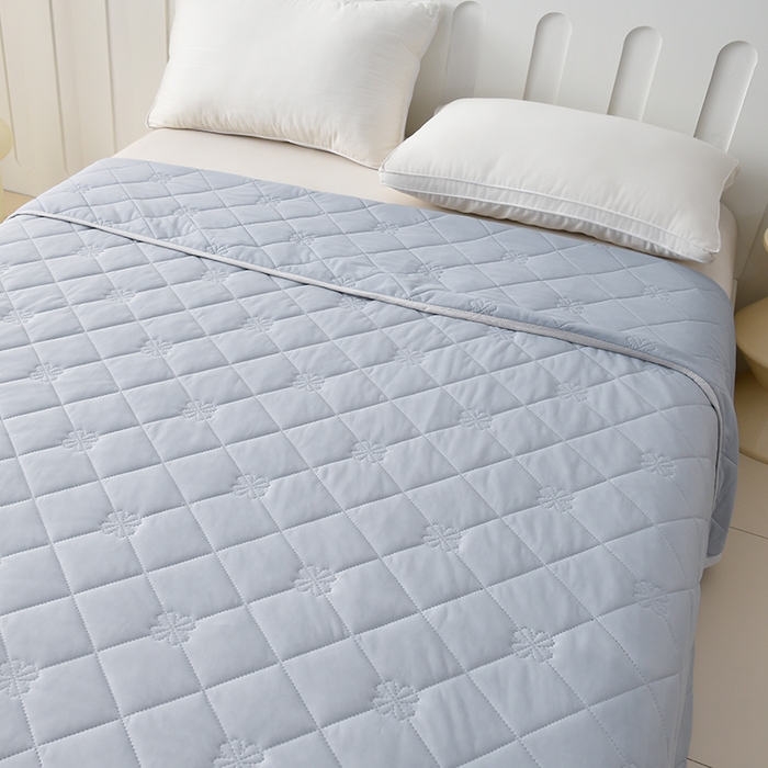 91家纺网 家纺一手货源 找家纺 眠多宝 2025新款冰激凌凉感丝纯色夏被被子被芯（跨境电商） 银灰色