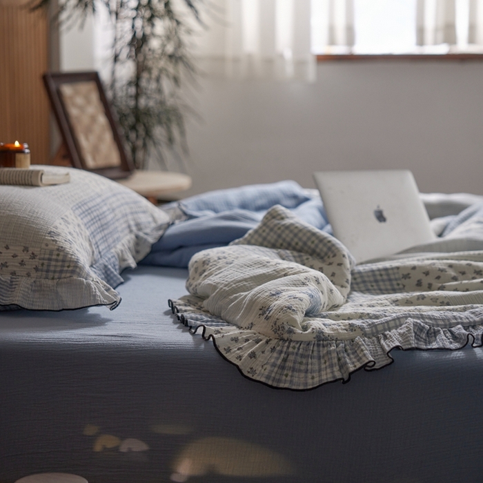 91家纺网 家纺一手货源 找家纺 安莱生活 2025新款全棉精梳棉双层纱绉纱数码印花四件套 百家布-蓝