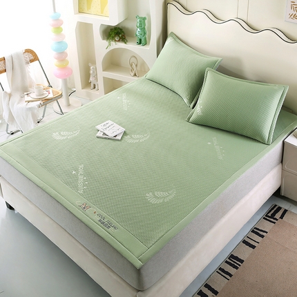 91家纺网 家纺一手货源 找家纺 尚品凤凰 2025新款小清新凉感超柔冰豆席凉席平铺款床笠款 飘羽-浅绿