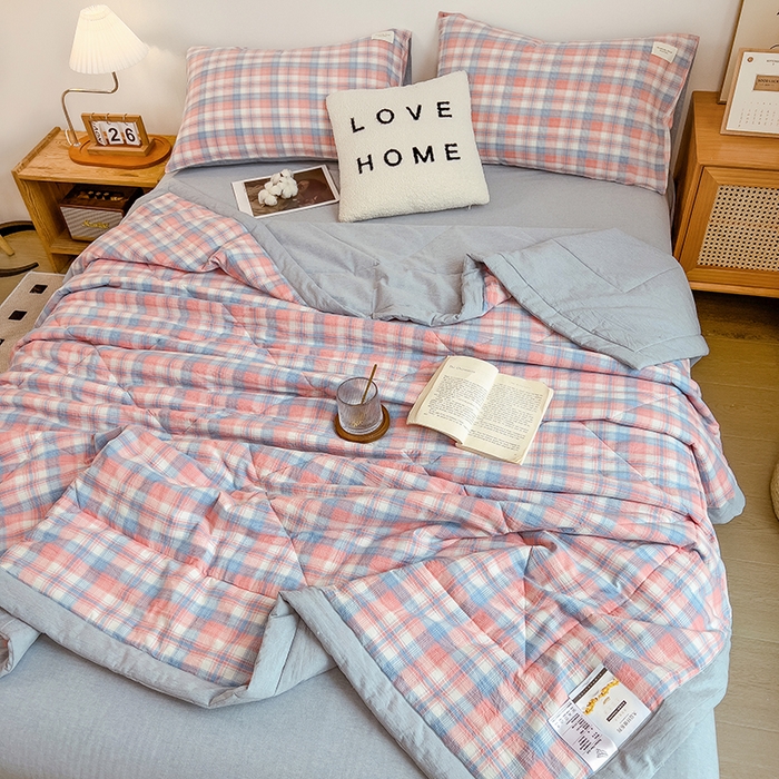 91家纺网 家纺一手货源 找家纺 宝士康家纺 2025新款10A抗菌无印风夏被四件套 炫彩格